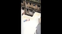 [香港瘋傳] 香港人妻趁老公睡覺同好友天台激情戰被鄰居偷拍流出 Hong Kong Wife Sex With Friend At Rooftop While Husband Sleeping