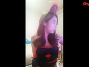 Sexy Chinese Webcam Model Licks her Feet
